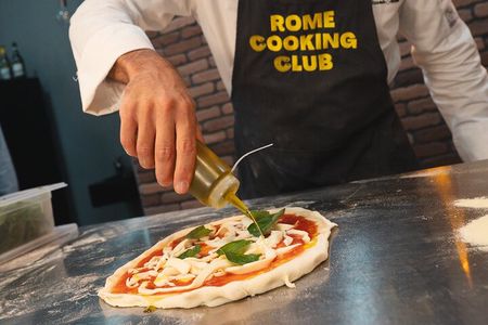 Rome Pizza Making Class with Aperol Spritz