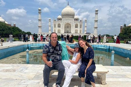 Private Taj Mahal and Agra Car Tour from Delhi with 5* Lunch
