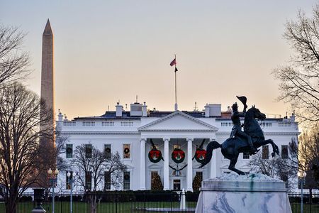 Donuts, Lights & History: DC’s Holiday Walking Food Tour