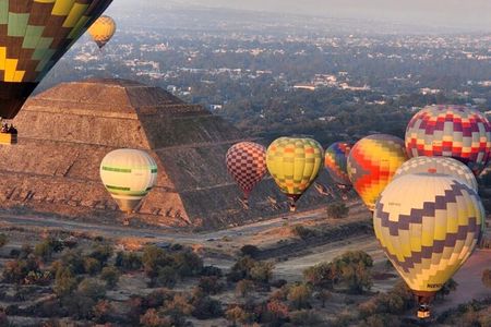 More than a Flight Full Globe Experience over Teotihuacan