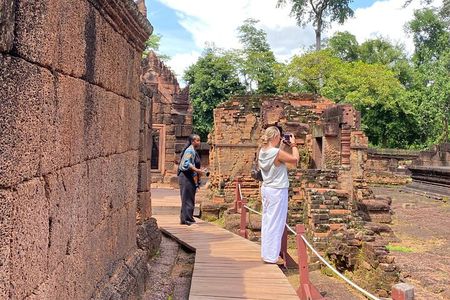 Private Banteay Srei and Roluos Group Temple Tour