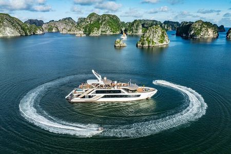 Day Tour Serenity Cruise at Lan Ha Bay from Hanoi, Hai Phong