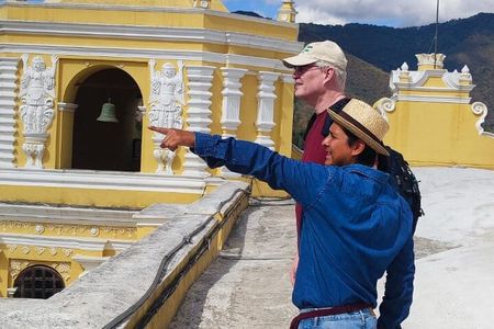 Meeting the guatemala´s culture with a local guide in Antigua.