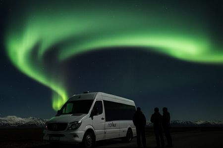  Small-Group Tour: Northern Lights with Photos & Hot Chocolate