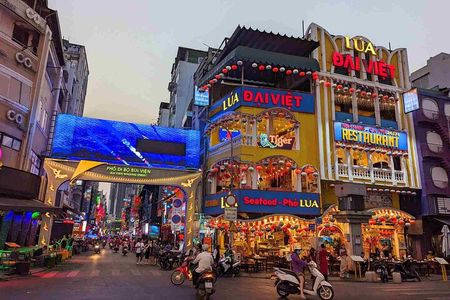 Saigon Street Food & Hidden Gems Tour: Eat Like a Local