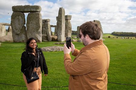 Stonehenge Shuttle Bus from London with Optional Fish & Chips