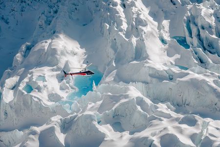 Fox Glacier: Neve Discoverer Helicopter Flight with Snow Landing