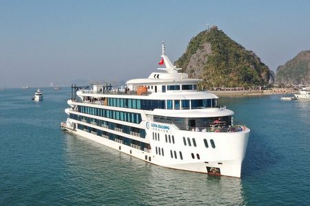 Halong Bay Luxury Day Cruise with Pool & Buffet Lunch from Hanoi