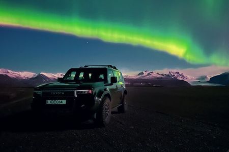 Northern Lights Super Jeep Guided Tour with Hot Drink & Snack