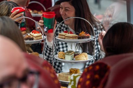 London: Afternoon Tea Bus Tour with Prosecco & London Eye Option