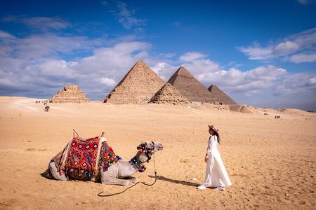 Cairo Giza Pyramids, Sphinx & Museum Day Trip from Hurghada