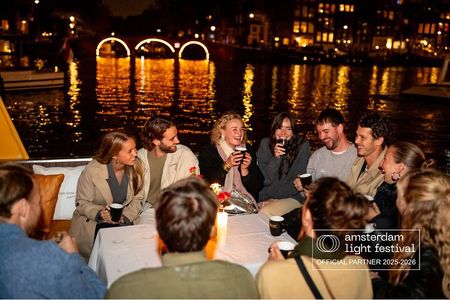 Amsterdam: Light Festival canal cruise with unlimited drinks