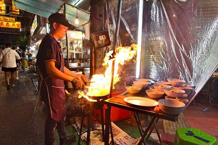 Bangkok Night Michelin Foodie Tour in Chinatown with 15+ tastings