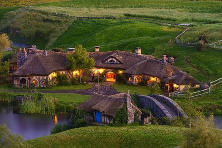 From Auckland- Hobbiton Movie Set & Te Puia Small Group Day Tour