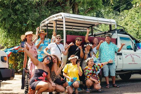 4WD Paradise Explorer Shared Tour in Bora Bora