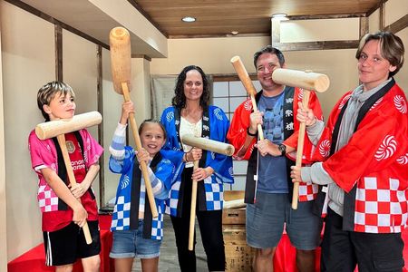 【Family Friendly】Traditional Mochi Pounding Experience