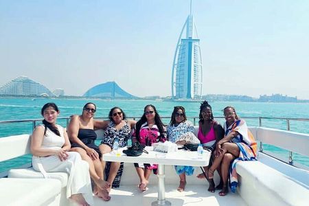 Dubai Yacht Tour – Private Luxury Yacht Charter from Dubai Marina