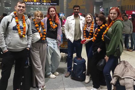 From Arrival to Awe: Taj Mahal & Agra Fort Tour from Airport