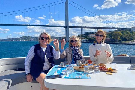 Istanbul Revealed: Historic Pathways & Bosphorus Serenity
