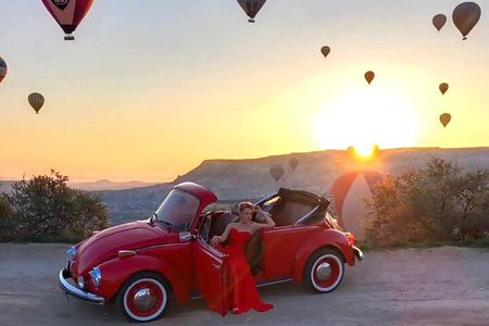 Romance on Wheels: Vintage Car Sunrise Ride with Balloon Views