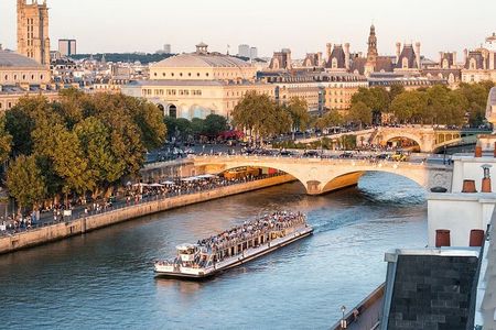 Bateaux Mouches 1 Hour Seine River Cruise with Live Commentary