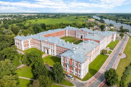 Hill of Crosses, Jelgava and Jurmala Private Day Tour from Riga