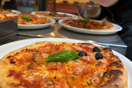 2 Hour Florence Pizza and Gelato Small Group Guided Cooking Class
