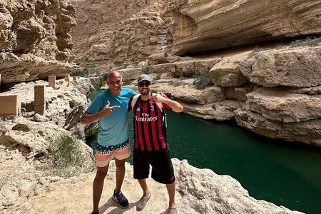 Private Wadi Shab Adventure - Bimmah Sinkhole and Fins Beach Tour