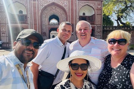 All Inclusive - Taj Mahal Sunrise Tour with 3 World Heritage Site
