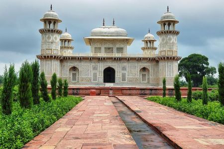 From Delhi: Sunrise Taj Mahal and Agra Tour with Guide & Tickets