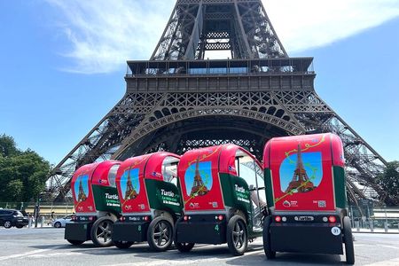Paris Private Sightseeing Guided Tour by Electric Rickshaw