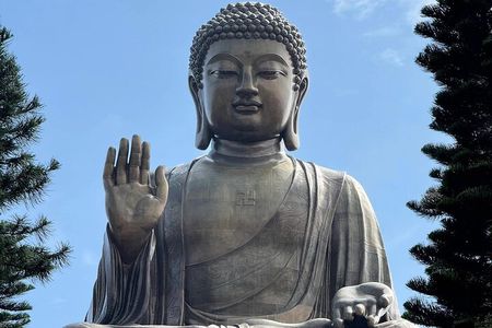 Lantau Island and Giant Buddha Cable Car Group Tour with Hotel Pickup in Hong Kong Island