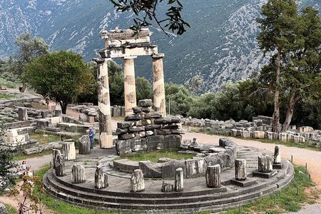 Delphi Historical Private Guided Tour & Thermopylae Hot Springs