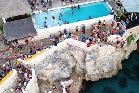 Negril Half-Day Tour Seven Miles Beach + Rick's Cafe Cliff Diving