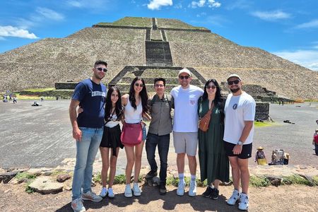 Teotihuacan Pyramids: 100% Private Tour with Transportation