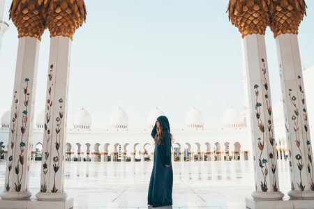 Abu Dhabi City Tour: Grand Mosque, Etihad Towers, Palace & Louvre