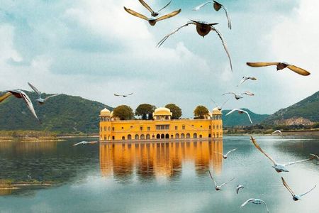 4 Day Golden Triangle Tour with Ranthambore and Tiger Safari