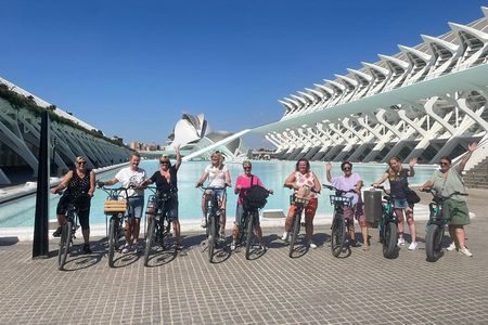 Valencia (Ruzafa): Guided Bike Tour of the city's highlights.