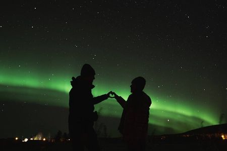 Rovaniemi: Northern lights Picnic with Sausages