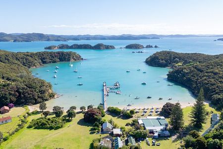 Bay of Islands 2-Day Small Group Tour & Cruise from Auckland