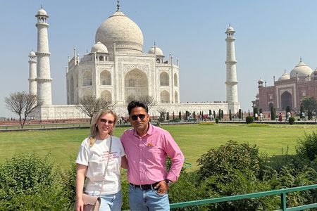 From Delhi: Private Agra & Taj Mahal Tour with 5 * Lunch