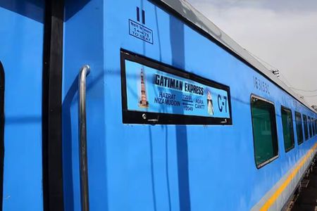 Same Day Taj Mahal Tour by Gatimaan Express Train