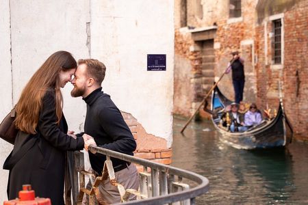 Exclusive Cinematic Photoshoot: Capture Venice Hidden Gems 
