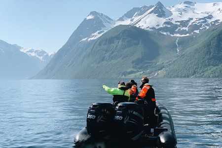 Fjordsafari with RIB to Hjørundfjord