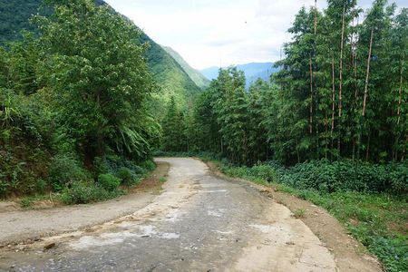 Sapa 2D1N Trekking Tour Muong Hoa Valley H’mong and Giay Villages