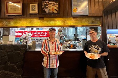 Bangkok Michelin Food Tour by Tuk Tuk (3 Stops, 8 tastings)