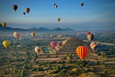 Balloon Flight + Breakfast in a cave + Pick up CDMX + Pyramids