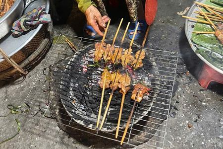 Hoi An street food, walking old town or cycling, lantern boat