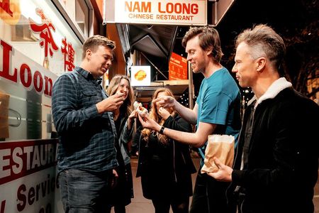Melbourne: Progressive Dinner Tour - Chinatown, Laneways & Drink