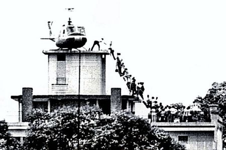 Wartime Saigon Historical Tour with Lunch and Guided Insights